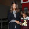 Jessica Alba et sa fille Honor arrivent à l'aéroport LAX de Los Angeles. Le 13 mai 2016