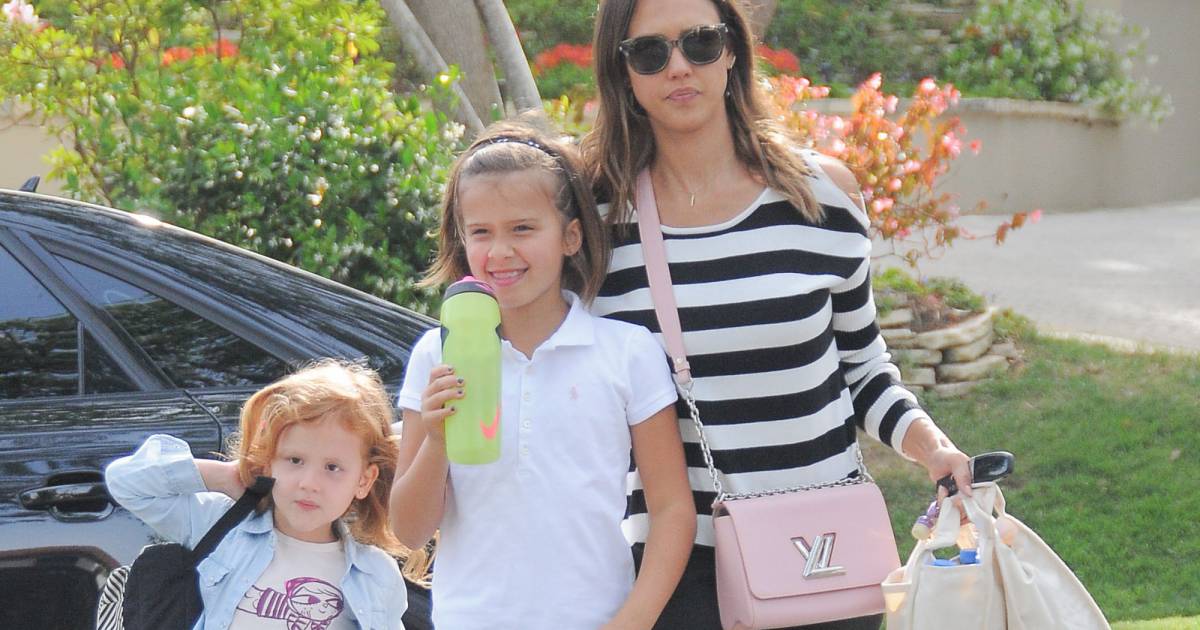 Jessica Alba Rend Visite à Des Amis Avec Ses Filles Honor Et Haven Warren à Beverly Hills Le 3 