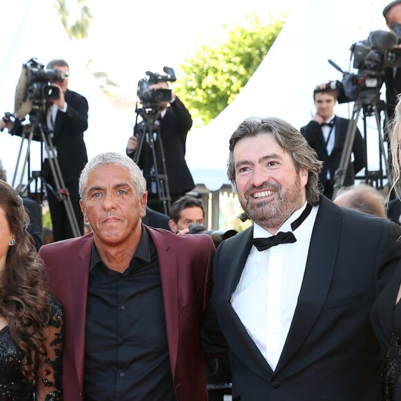 Samy Naceri et sa compagne Marie lors de la montée des marches du film "Baccalauréat" (Bacalaureat) lors du 69ème Festival International du Film de Cannes. Le 19 mai 2016. © Olivier Borde-Cyril Moreau/Bestimage
