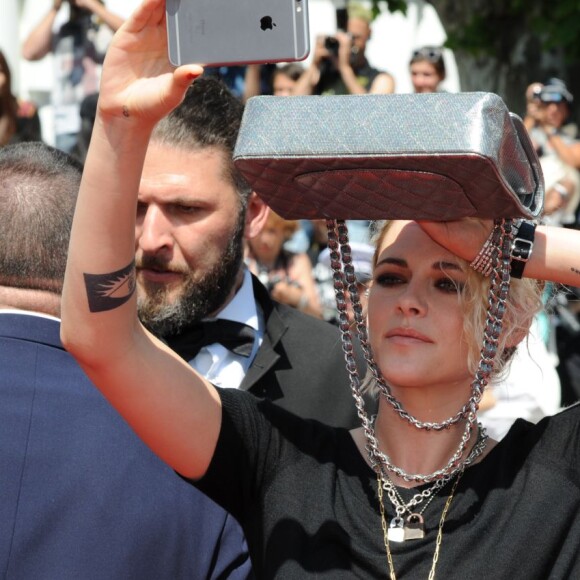 Kristen Stewart et sa compagne Alicia Cargile - Arrivées à la montée des marches du film "American Honey" lors du 69ème Festival International du Film de Cannes. Le 15 mai 2016.