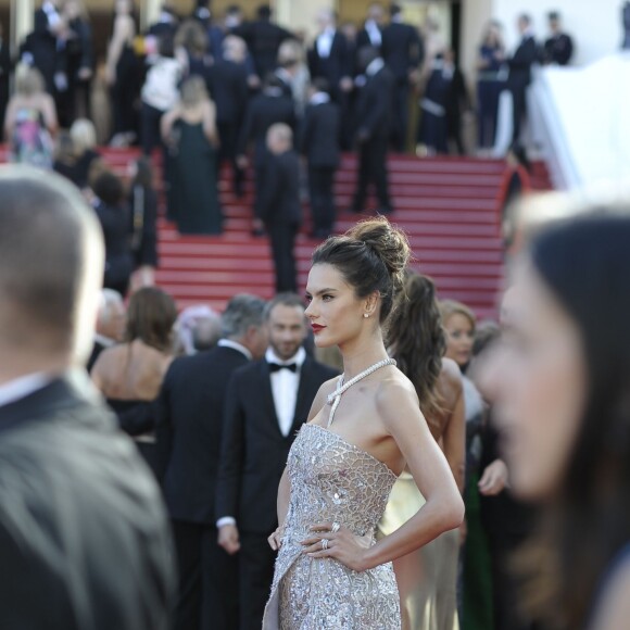 Alessandra Ambrosio - Arrivées à la montée des marches du film "The Last Face" lors du 69ème Festival International du Film de Cannes. Le 20 mai 2016.
