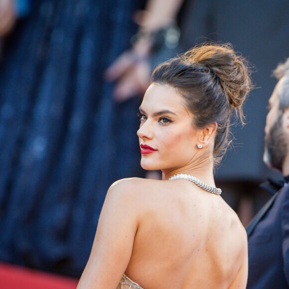 Alessandra Ambrosio - Arrivées à la montée des marches du film "The Last Face" lors du 69ème Festival International du Film de Cannes. Le 20 mai 2016.