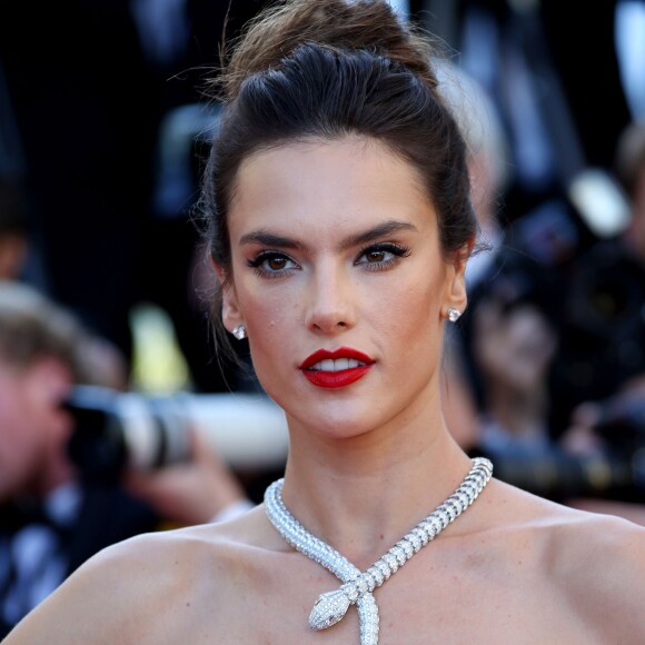 Alessandra Ambrosio - Arrivées à la montée des marches du film "The Last Face" lors du 69ème Festival International du Film de Cannes. Le 20 mai 2016.