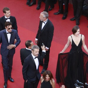 Milla Jovovich à la montée des marches du film "The Last Face" lors du 69ème Festival International du Film de Cannes le 20 mai 2016. © Lionel Urman / Bestimage