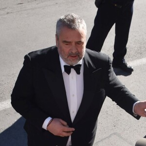 Luc Besson à la montée des marches du film "The Last Face" lors du 69ème Festival International du Film de Cannes le 20 mai 2016. © Lionel Urman / Bestimage