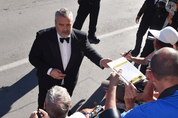 Luc Besson à la montée des marches du film "The Last Face" lors du 69ème Festival International du Film de Cannes le 20 mai 2016. © Lionel Urman / Bestimage