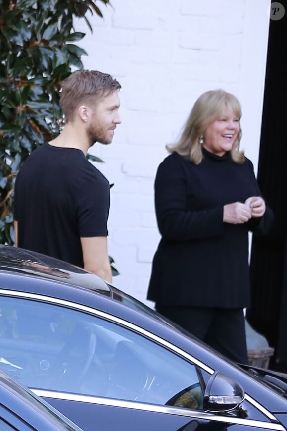 Exclusif- Taylor Swift se rend avec son compagnon Calvin Harris et ses parents, Scott et Andrea, chez des amis pour fêter son anniversaire à Beverly Hills. Le 13 décembre 2015 © CPA / Bestimage