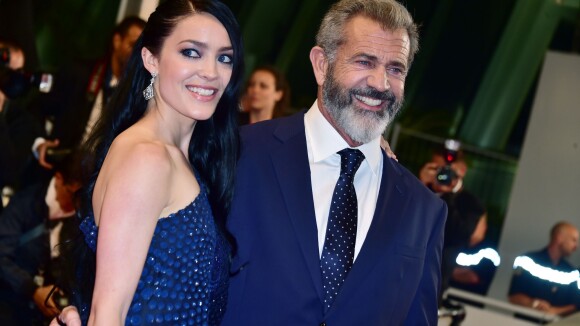 Mel Gibson avec sa chérie de 36 ans sa cadette : A Cannes, il fait le show