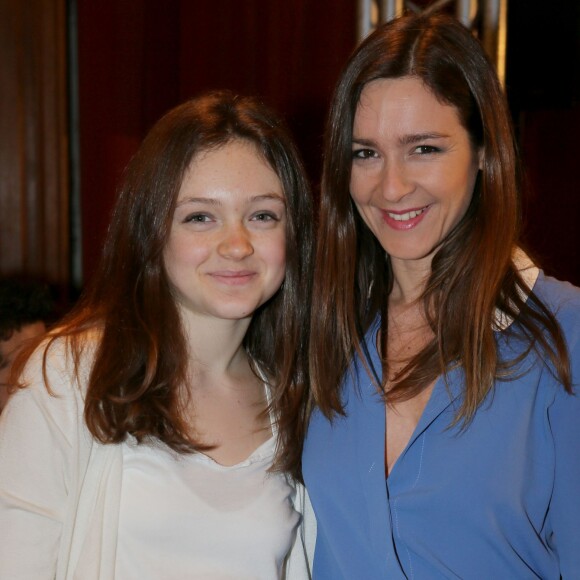 Emmanuelle Boidron et sa fille Leïa - People au défilé Haute Couture Dany Atrache Printemps-Eté 2016 à la Mairie du 4e arrondissement à Paris, le 25 janvier 2016. © CVS/Veeren/Bestimage