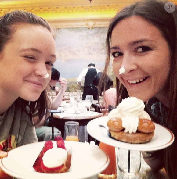 Emmanuelle Boidron et sa fille Leïa lors d'une pause gourmande. Mai 2016.