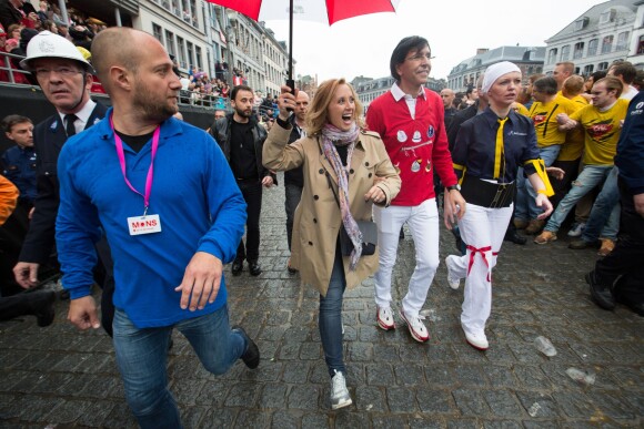Lara Fabian et son mari Gabriel Di Giorgio assistent à la ducasse de Mons, en Belgique, le 22 mai 2016