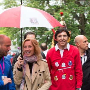 Lara Fabian et son mari Gabriel Di Giorgio assistent à la ducasse de Mons, en Belgique, le 22 mai 2016