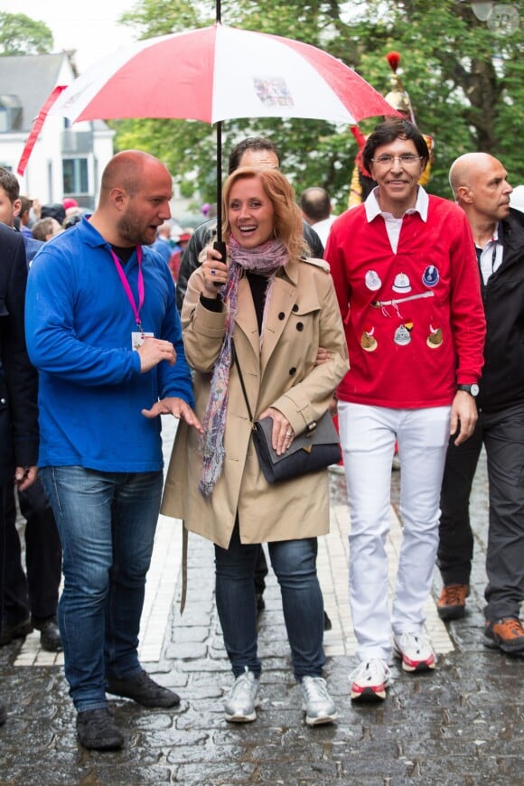 Lara Fabian et son mari Gabriel Di Giorgio assistent à la ducasse de Mons, en Belgique, le 22 mai 2016