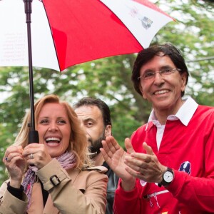 Lara Fabian et son mari Gabriel Di Giorgio assistent à la ducasse de Mons, en Belgique, le 22 mai 2016