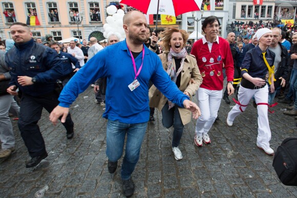 Lara Fabian et son mari Gabriel Di Giorgio assistent à la ducasse de Mons, en Belgique, le 22 mai 2016