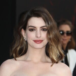 Anne Hathaway à la première de 'Alice Through The Looking Glass' au théâtre El Capitan à Hollywood, le 23 mai 2016