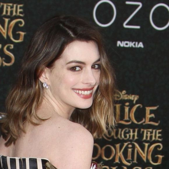 Anne Hathaway à la première de 'Alice Through The Looking Glass' au théâtre El Capitan à Hollywood, le 23 mai 2016