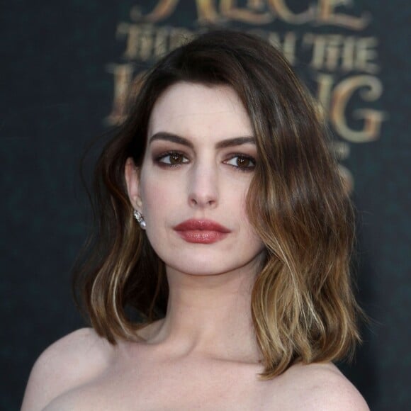 Anne Hathaway à la première de 'Alice Through The Looking Glass' au théâtre El Capitan à Hollywood, le 23 mai 2016