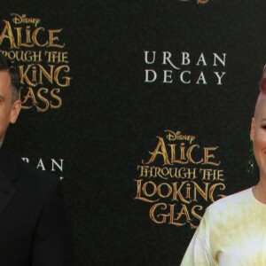 Carey Hart avec sa femme Pink et leur fille Willow Sage Hart à la première de 'Alice Through The Looking Glass' au théâtre El Capitan à Hollywood, le 23 mai 2016