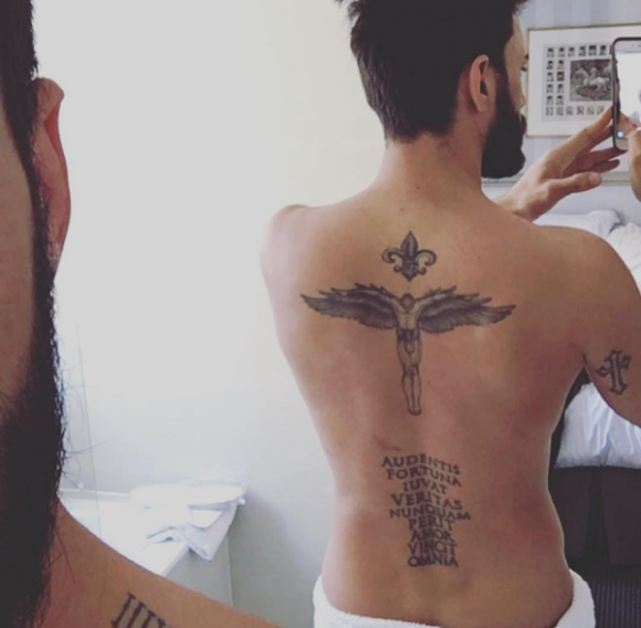 Thomas Vergara dévoile la deuxième partie de son énorme tatouage dans le dos