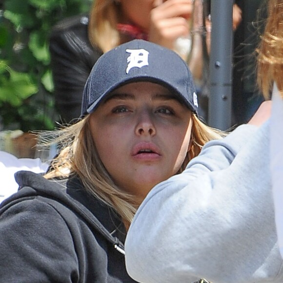 Chloë Grace Moretz déjeune avec son petit ami Brooklyn Beckham à Los Angeles, le 21 mai 2016