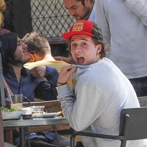 Chloë Grace Moretz déjeune avec son petit ami Brooklyn Beckham à Los Angeles, le 21 mai 2016