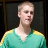 Justin Bieber se promène, les cheveux très courts, dans les rues de Los Angeles, le 20 mai 2016