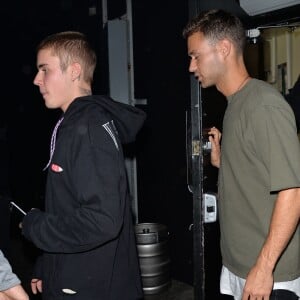 Justin Bieber quitte le club "Nice guy" à Los Angeles le 20 mai 2016.