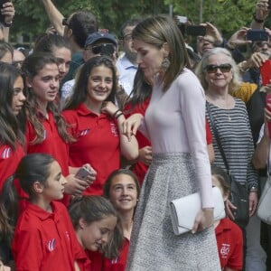 La reine Letizia d'Espagne lors de l'inauguration du 75ème salon du livre de Madrid le 27 mai 2016.