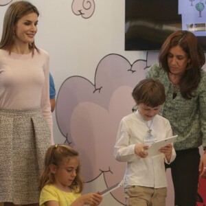 La reine Letizia d'Espagne lors de l'inauguration du 75ème salon du livre de Madrid le 27 mai 2016.