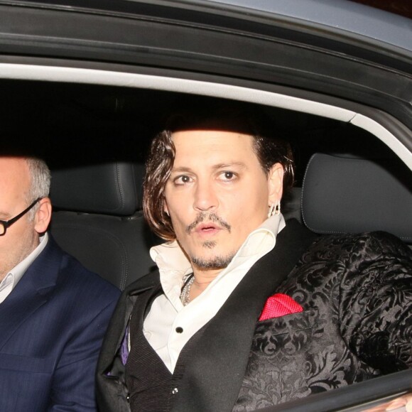 Johnny Depp quitte la première de "Alice Through The Looking Glass" à Londres le 10 mai 2016.