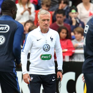 Didier Deschamps et les joueurs de l'équipe de France de football s'entraînent au stade de Biarritz durant leur stage au pays Basque à Biarritz le 19 mai 2016. © Patrick Bernard-Christophe De Prada / Bestimage