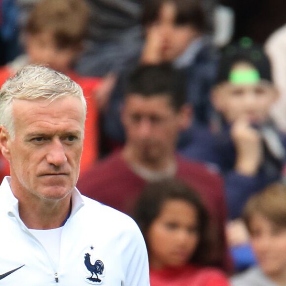 Didier Deschamps et les joueurs de l'équipe de France de football s'entraînent au stade de Biarritz durant leur stage au pays Basque à Biarritz le 19 mai 2016. © Patrick Bernard-Christophe De Prada / Bestimage