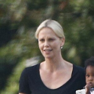 Exclusif - Charlize Theron emmène ses enfants Jackson et August à une fête d'anniversaire à Los Angeles, le 29 mai 2016