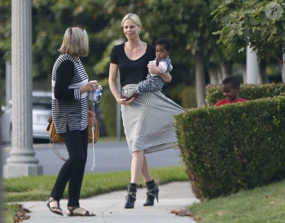 Exclusif - Charlize Theron emmène ses enfants Jackson et August à une fête d'anniversaire à Los Angeles, le 29 mai 2016