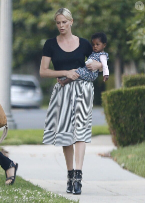 Exclusif - Charlize Theron emmène ses enfants Jackson et August à une fête d'anniversaire à Los Angeles, le 29 mai 2016