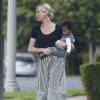 Exclusif - Charlize Theron avec sa fille August à Los Angeles, le 29 mai 2016