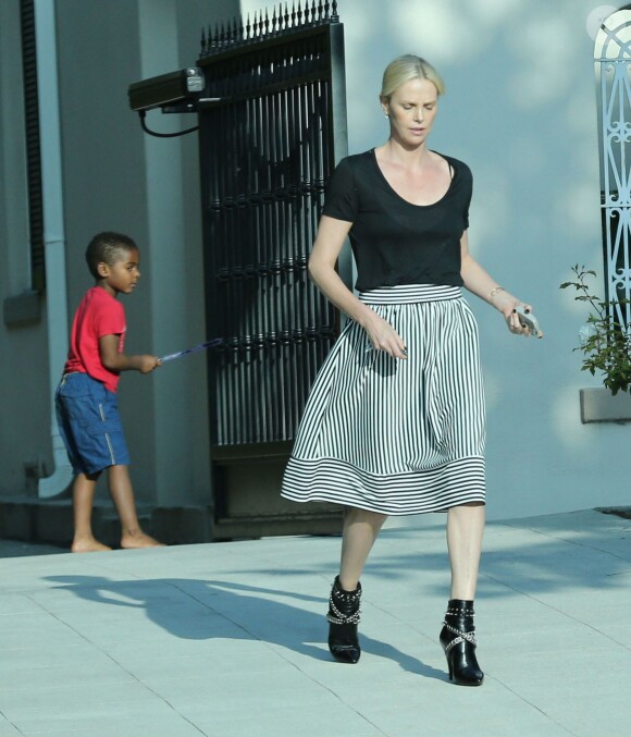 Exclusif - Charlize Theron emmène ses enfants Jackson et August à une fête d'anniversaire à Los Angeles, le 29 mai 2016
