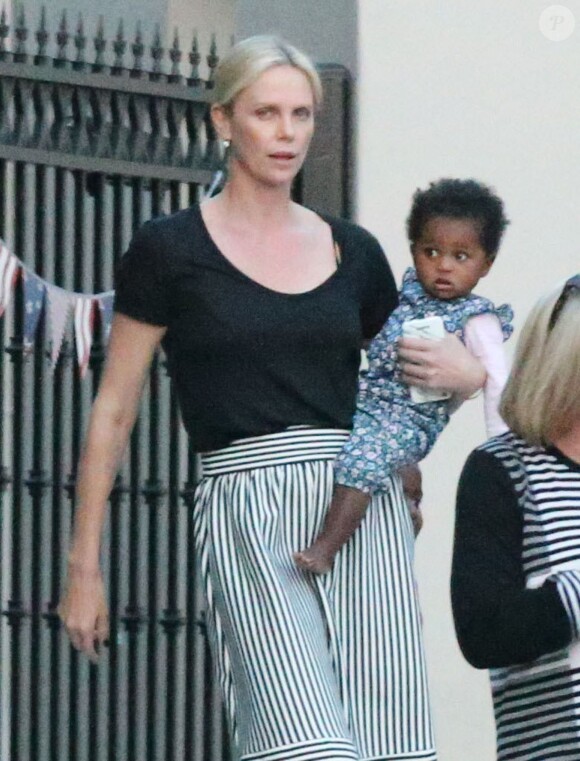Exclusif - Charlize Theron emmène ses enfants Jackson et August à une fête d'anniversaire à Los Angeles, le 29 mai 2016