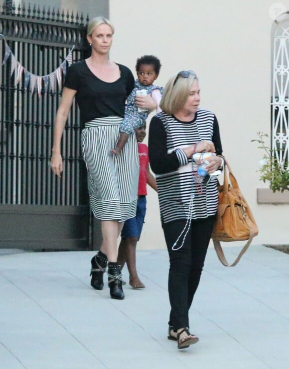 Exclusif - Charlize Theron emmène ses enfants Jackson et August à une fête d'anniversaire à Los Angeles, le 29 mai 2016