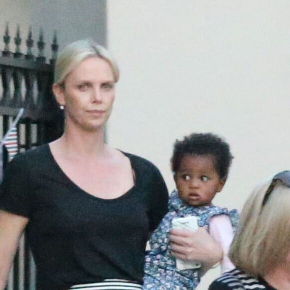 Exclusif - Charlize Theron emmène ses enfants Jackson et August à une fête d'anniversaire à Los Angeles, le 29 mai 2016
