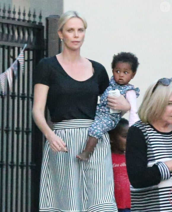 Exclusif - Charlize Theron emmène ses enfants Jackson et August à une fête d'anniversaire à Los Angeles, le 29 mai 2016