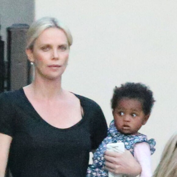 Exclusif - Charlize Theron emmène ses enfants Jackson et August à une fête d'anniversaire à Los Angeles, le 29 mai 2016