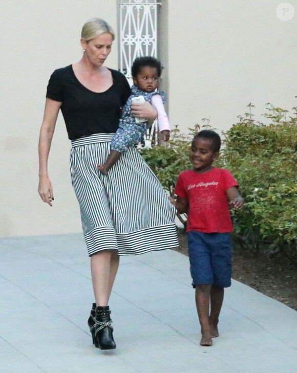 Exclusif - Charlize Theron emmène ses enfants Jackson et August à une fête d'anniversaire à Los Angeles, le 29 mai 2016