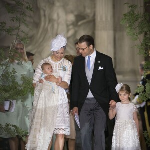 La princesse Victoria de Suède et son fils le prince Oscar, le prince Daniel de Suède et sa fille la princesse Estelle - Baptême du prince Oscar de Suède à Stockholm en Suède le 27 mai 2016.