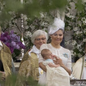 La princesse Victoria de Suède, le prince Oscar de Suède et le roi Carl Gustav de Suède - Baptême du prince Oscar de Suède à Stockholm en Suède le 27 mai 2016.