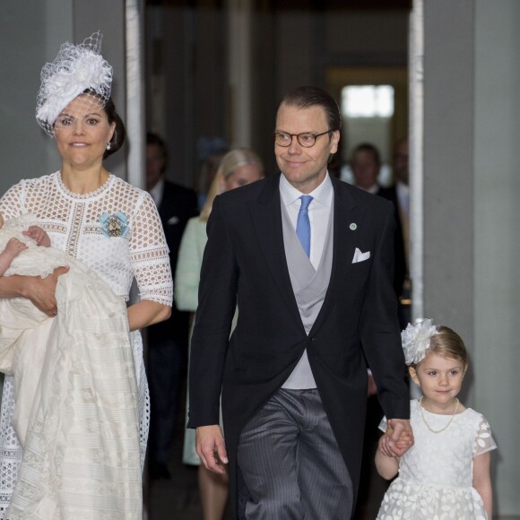 La princesse Victoria de Suède et son fils le prince Oscar, le prince Daniel de Suède et sa fille la princesse Estelle - Baptême du prince Oscar de Suède à Stockholm en Suède le 27 mai 2016.