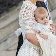 Le prince Oscar et sa mère la princesse Victoria de Suède - Baptême du prince Oscar de Suède à Stockholm en Suède le 27 mai 2016.