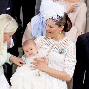 La princesse Mette-Marit de Norvège (marraine), le prince Oscar et sa mère la princesse Victoria de Suède - Baptême du prince Oscar de Suède à Stockholm en Suède le 27 mai 2016.