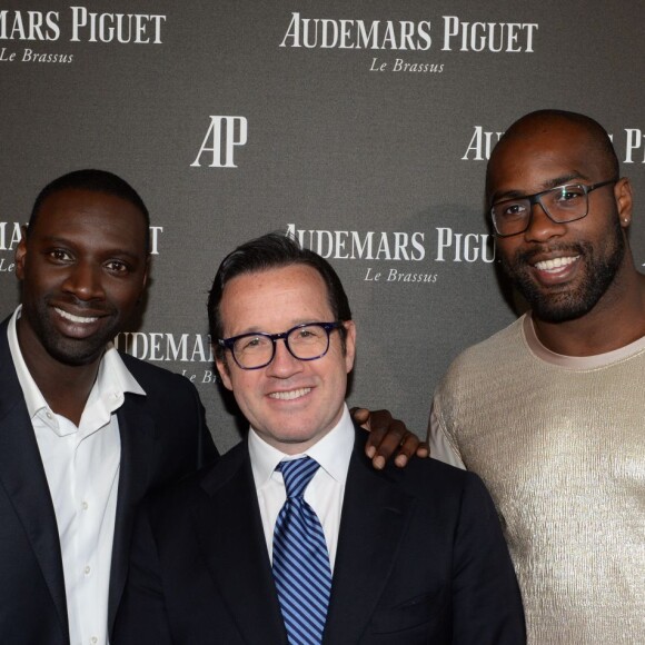 Semi-exclusif - François-Henry Bennahmias (CEO d'Audemars Piguet) entre Omar Sy (ambassadeur de la marque) et Teddy Riner - Inauguration de la boutique Audemars Piguet, 15 rue Royale, et présentation de la nouvelle collection Royal Oak Yellow Gold, à Paris, le 26 mai 2016. © Rachid Bellak/Bestimage